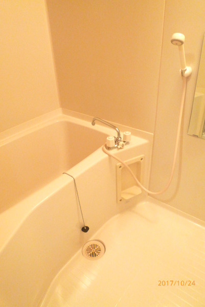 サンシャインコート東合川【キャッシュバック対象物件】の浴室|コンパクトで使いやすいお風呂です