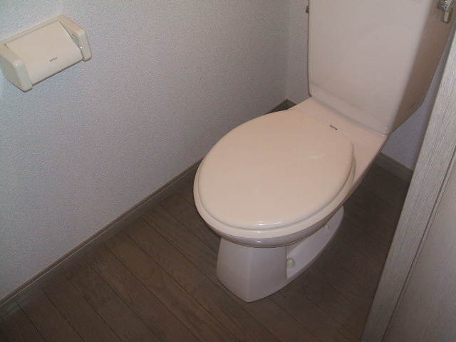 サンシャインコート東合川【キャッシュバック対象物件】のトイレ|落ち着いた色調のトイレです