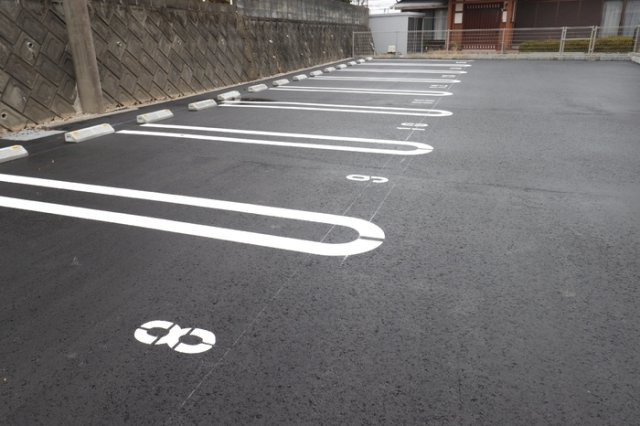 アルカンジュ東合川の駐車場