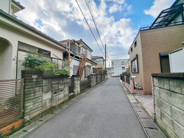 越谷市宮本町3丁目売地の前面道路含む現地写真