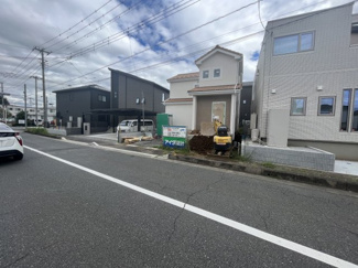 【前面道路含む現地写真】