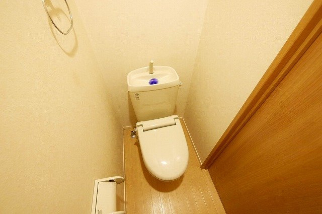サンハイツ芝辻のトイレ|コンパクトで使いやすいトイレです