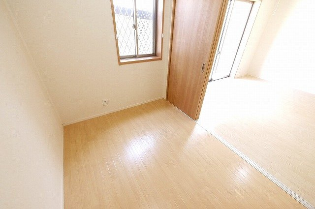 サンハイツ芝辻の洋室
