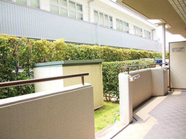 ライオンズマンション諏訪野のバルコニー|暖かな日差しのふりそそぐバルコニー