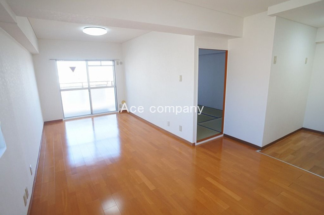 【居間・リビング】 | 朝日プラザ北田辺 | 【LDK：約14帖】全室クロス貼替え、ハウスクリーニング済みです☆