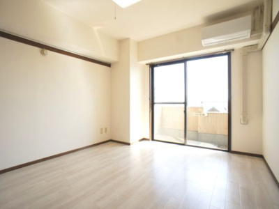 【寝室】 | タワーレジデンシア鹿沼 | 快適に過ごせるエアコンが付いています♪