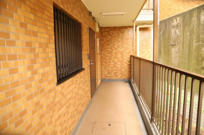 【その他共用部分】 | ライオンズマンション鶴川 | 共用部分は、一棟の建物に住む区分所有者全員が共同で所有するとし、共用部分の管理、補修などは、区分所有者で形成される管理組合が行います。個人の判断で勝手に変更することはできませんので覚えておきましょう。