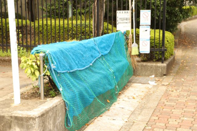 【設備】 | ライオンズマンション鶴川 | 共有部分は、住民なら誰もが使える設備のこと。例えば駐車場やエレベーター、インターネット設備、セキュリティ設備などがあります。他にも、マンションの廊下・外部階段やエントランス・ゴミ置き場などがあります。