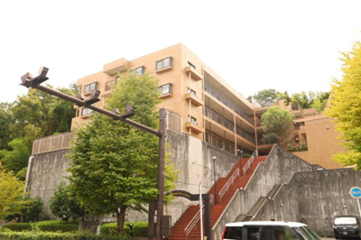 【現況写真】 | ライオンズマンション鶴川 | 景色重視でお家選ぶをするとスーパーが遠い！学校が遠い！など生活をするうえで利便性で困ることもあります。まず一度現地を見学する際に、周辺の施設などがあるかを確認し、暮らし始めた後のことを想像しましょう。