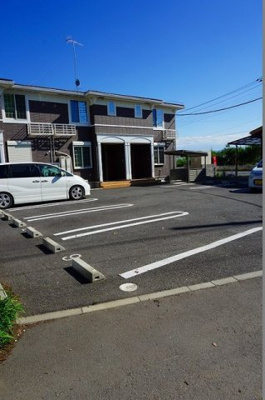 【駐車場】 | アルカンシェル | 駐車場に車を止められます