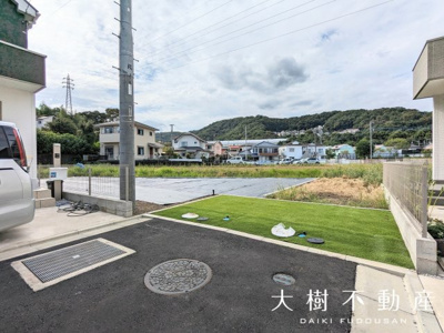 【前面道路含む現地写真】 | 鶴巻温泉駅まで徒歩3分！！平坦なアプローチで通勤・通学が楽々♪