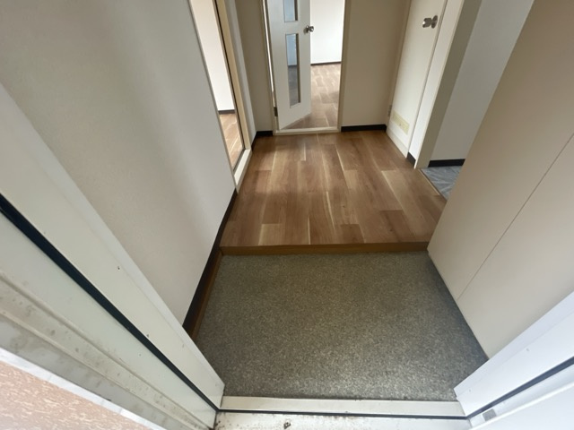 リバーハイツの玄関