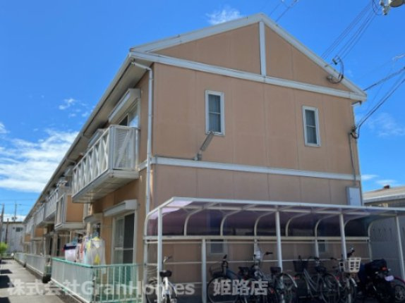 リバーハイツの外観