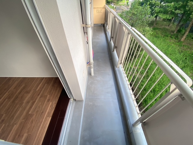 ヴィラナリー千代田1号棟のバルコニー|同物件別部屋