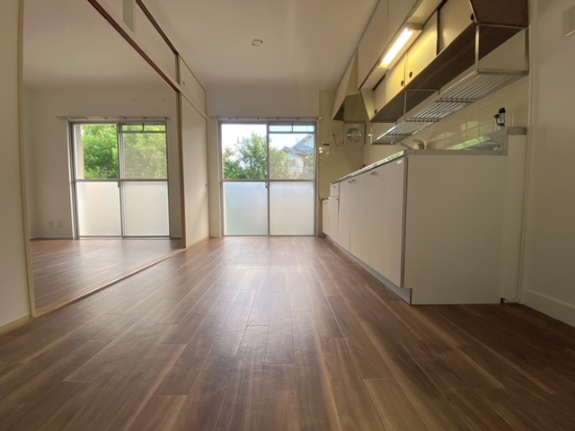 ヴィラナリー千代田1号棟の居間・リビング|同物件別部屋