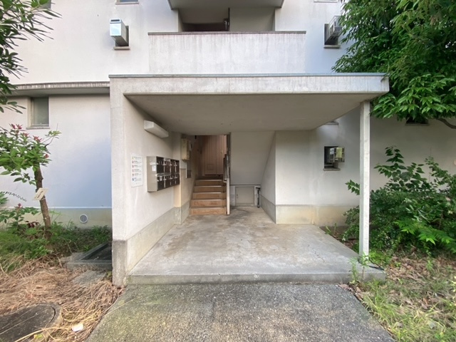 ヴィラナリー千代田1号棟のエントランス