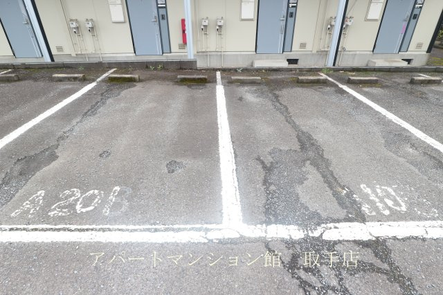 ヂュウファンズ戸頭Ａの駐車場