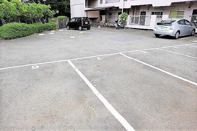 レジデンス木下の駐車場