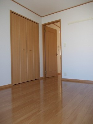 【洋室】 | ソラボレＣ | 大きなクローゼット付きの洋室です