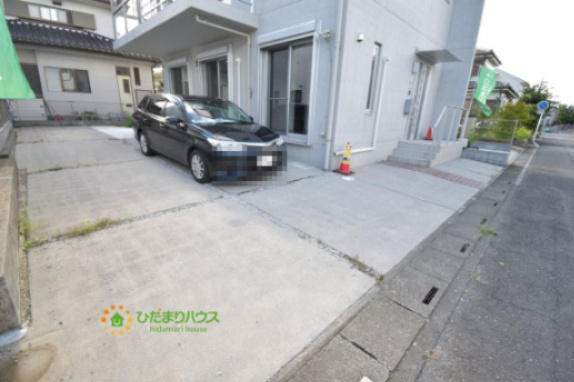 鴻巣市幸町　中古一戸建ての駐車場