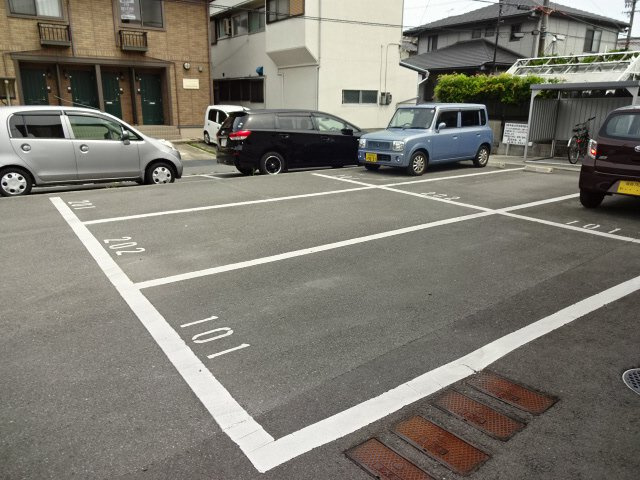 メゾンドソレイユ網干の駐車場
