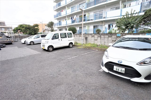 マルトミビル　の駐車場