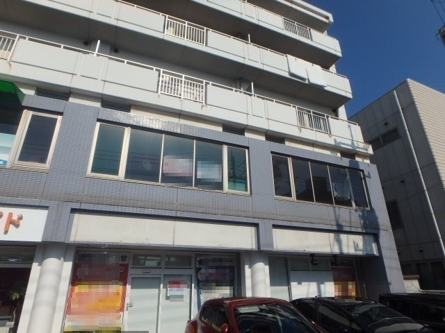 亀山ビル100の外観