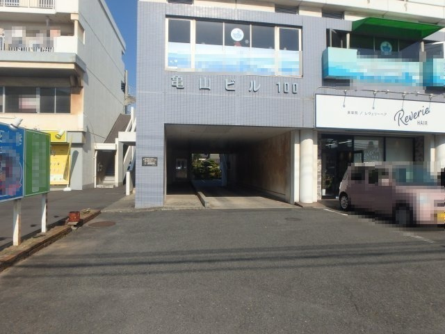 亀山ビル100の外観