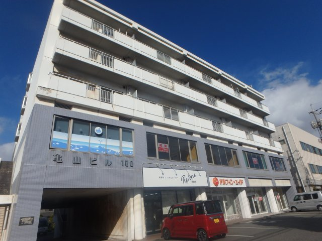 亀山ビル100の外観