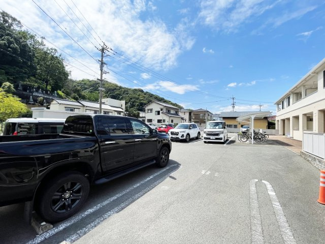 まゆ山壱番館の駐車場