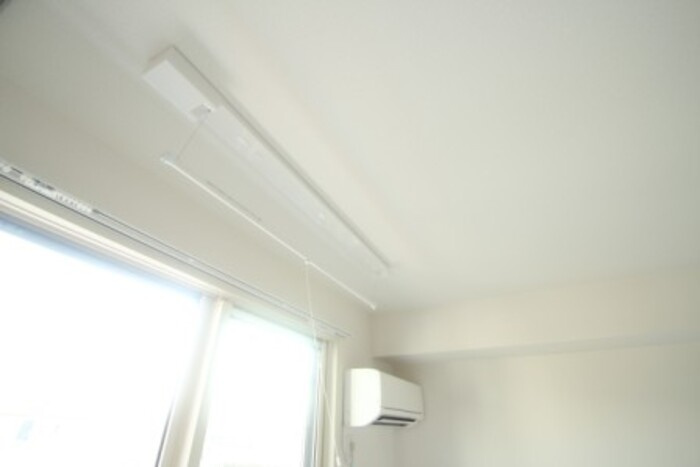 ゼピュロスみどりの C棟の設備|室内物干し（雨の日などに重宝します）・エアコン