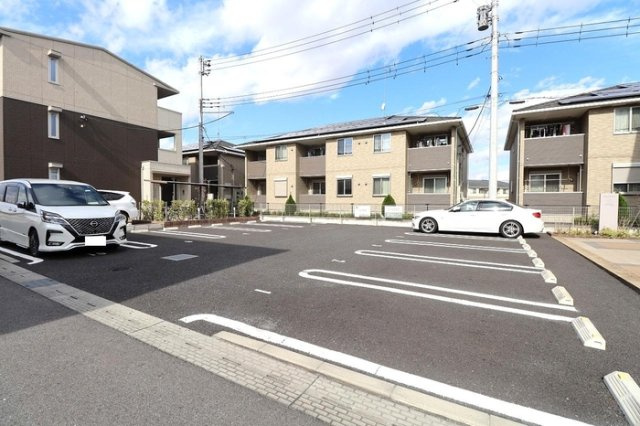 ゼピュロスみどりの C棟の駐車場|駐車場