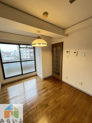 【居間・リビング】 | 第2カニエビル