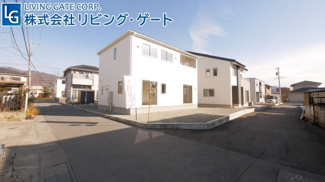 【外観】 | 南西角地の日当たりを是非完成済みの現地にてご確認ください。