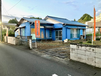 【外観】 | 平屋、ガレージハウス、広いお庭でBBQ、土地の使い方は自由です。