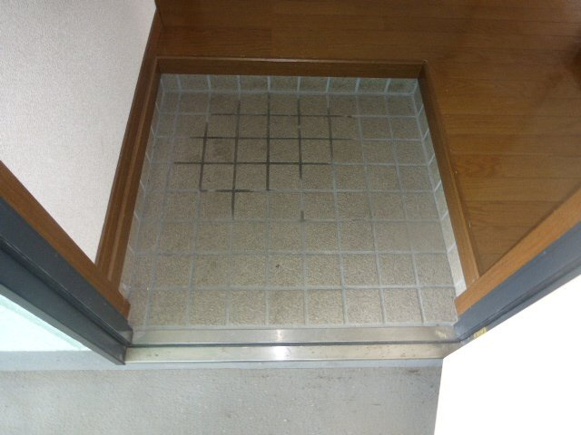 コーポエム・エヌ・中島の玄関