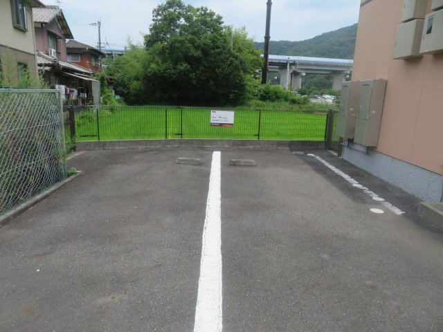 シャーメゾン書写の駐車場
