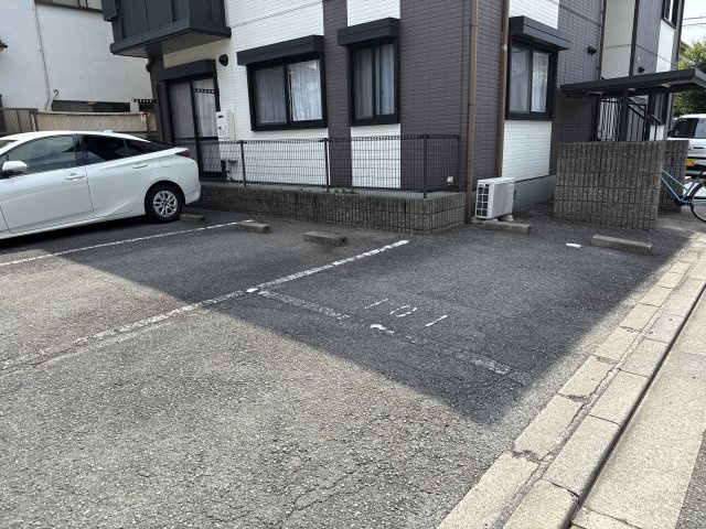 ヴィライーグレットの駐車場