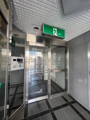 ツムギビルのエントランス