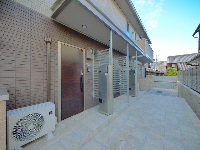 グレース北市のエントランス|落ち着いたエントランスです