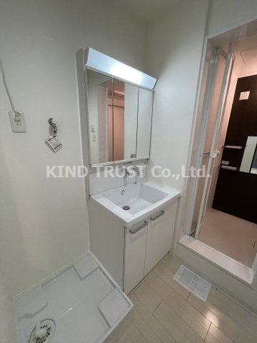 ラムール西天満の洗面所|ゆったりとスペースのある洗面所