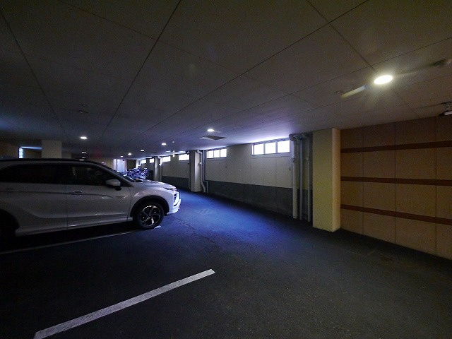 KBK高天ビルの駐車場