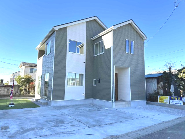 玉村町大字上新田3期（全1棟）1号棟の外観|ナチュラルで飽きの来ないデザインは流行に左右されない家の形です。外構も綺麗に仕上がっています(^▽^)/
