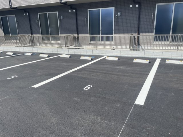 カナロア長田の駐車場