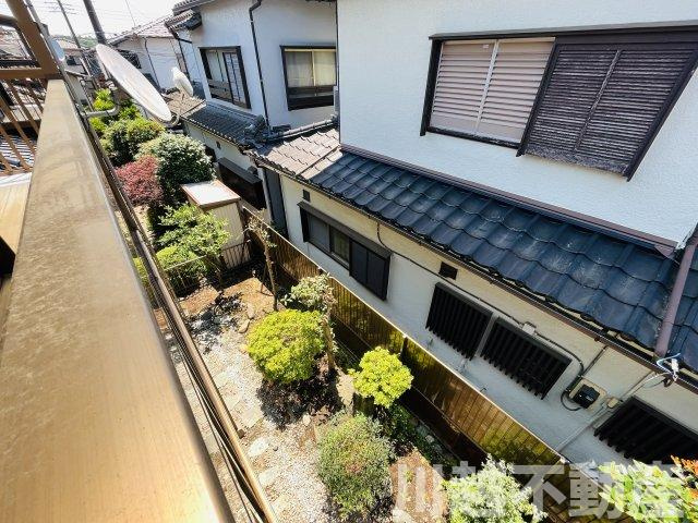 中2階のあるゆったり４LDKの展望|2階のバルコニーから庭を望む