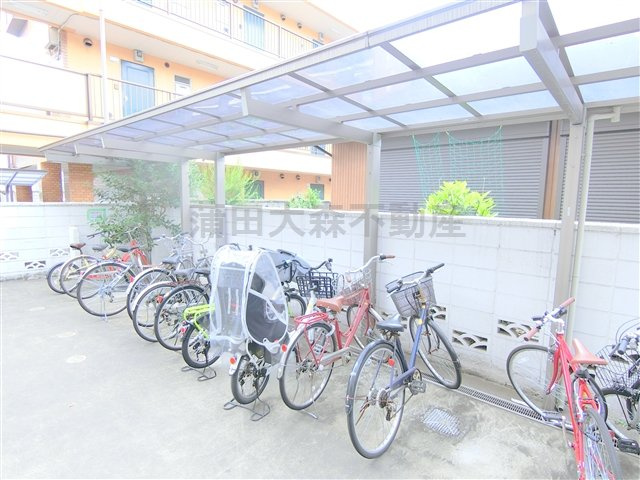 フルーレのその他共用部分|屋根付きの駐輪場