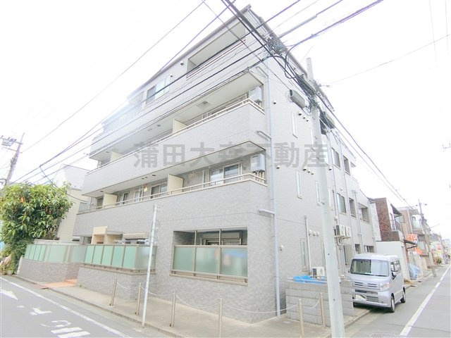 フルーレの外観|2012年3月築　鉄骨造地上4階建て
東京都大田区大森西6丁目　京急本線梅屋敷駅近徒歩4分、京急蒲田駅徒歩12分　
JR京浜東北線蒲田駅徒歩17分