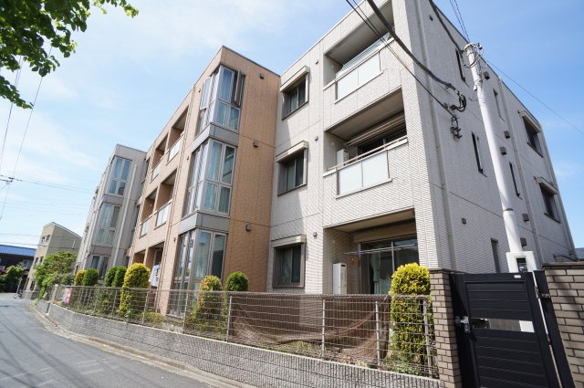 クレールメゾンの外観|閑静な住宅街の角地です。
