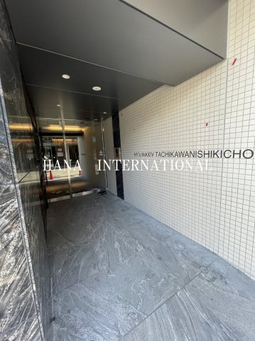 ＨＹ’ｓ ＭＡＸＩＶ 立川錦町のエントランス