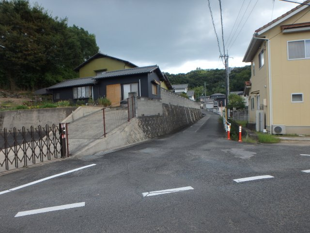 栗坂 中古住宅の前面道路含む現地写真